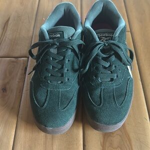 Reebok Green Suede with Pink Accents Forte Lounger Double Up Sneakers, Size 7
💚🩷